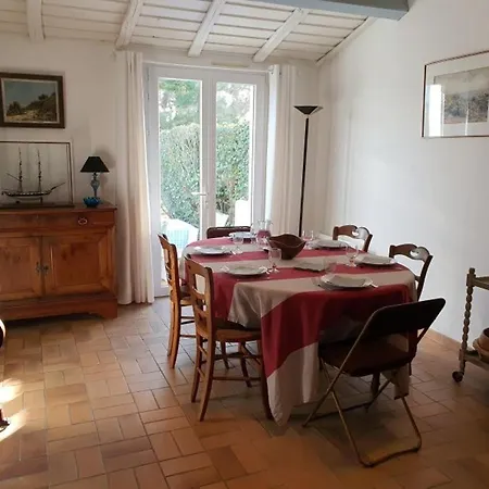 펜션 Maison De Bourg A - 6 Pers, Secteur Calme, Parking, Animaux Admis - Fr-1-823-82 누아르무티에 앙 릴